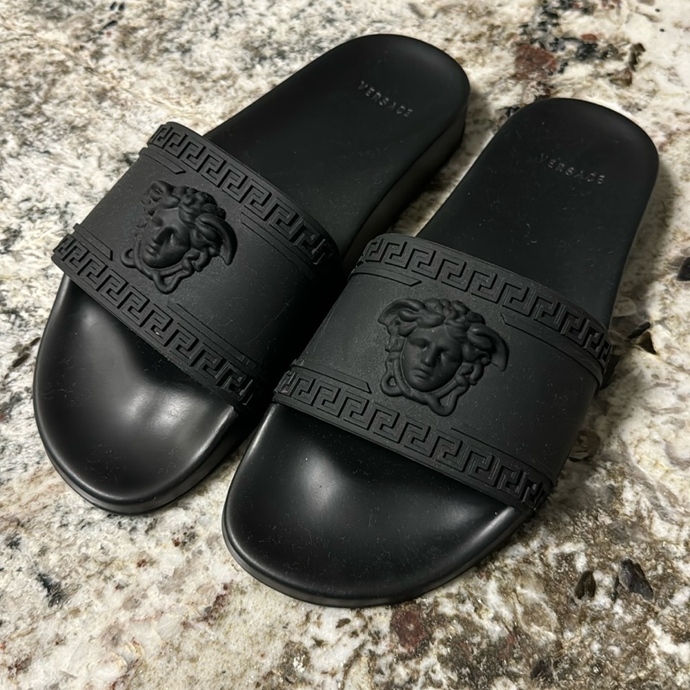 Versace Medusa Rubber Pool Slide Sandals size 42/US 9, Box and dust bag inc.